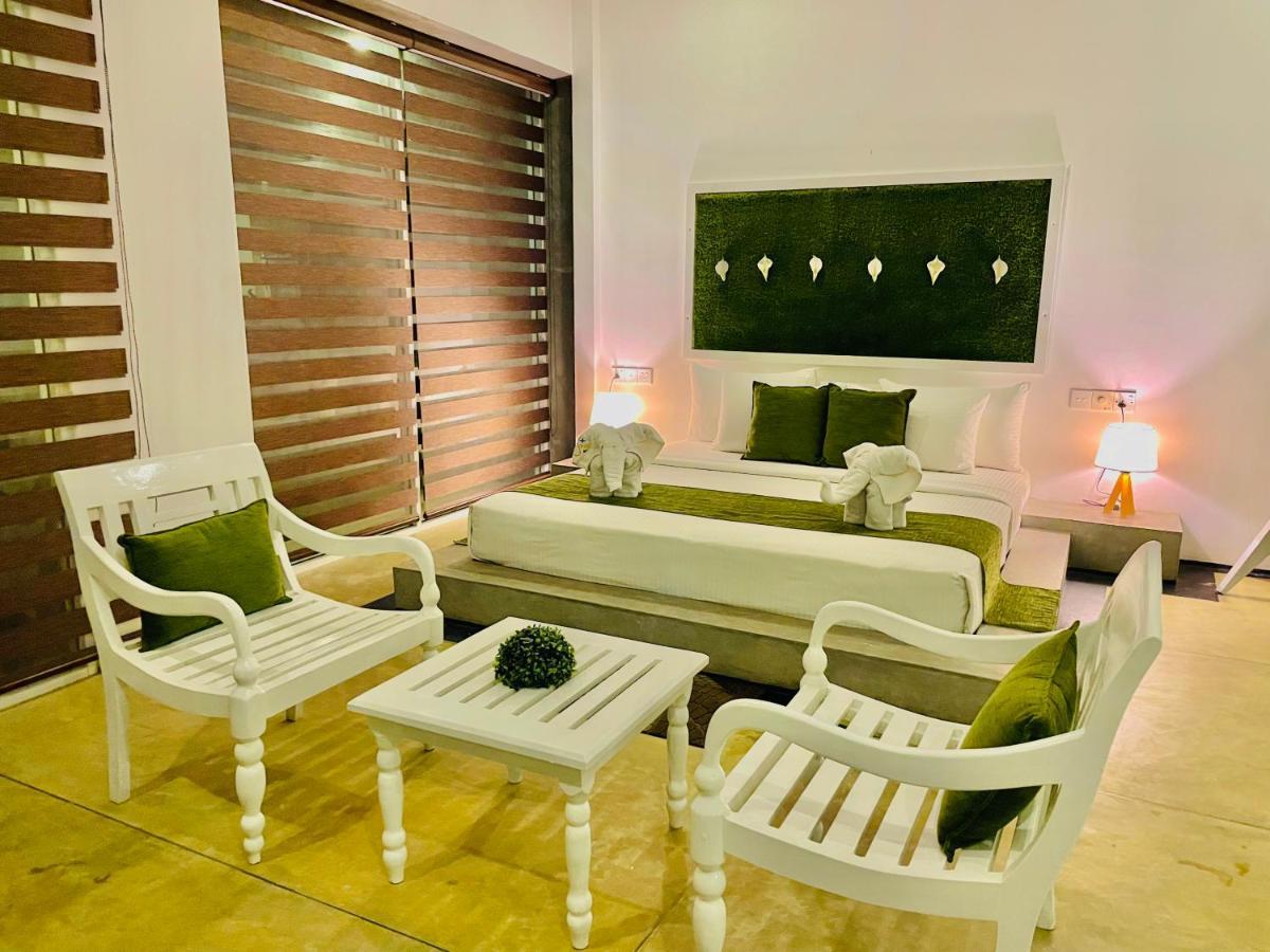 8 Plus Motels Негомбо Экстерьер фото