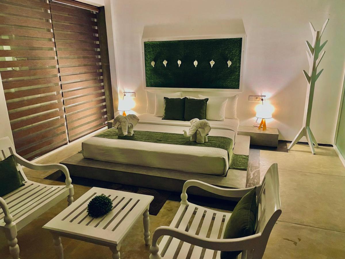 8 Plus Motels Негомбо Экстерьер фото