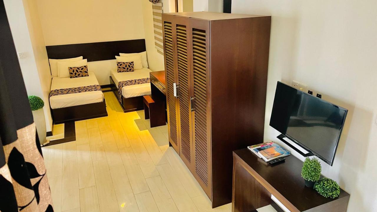 8 Plus Motels Негомбо Экстерьер фото