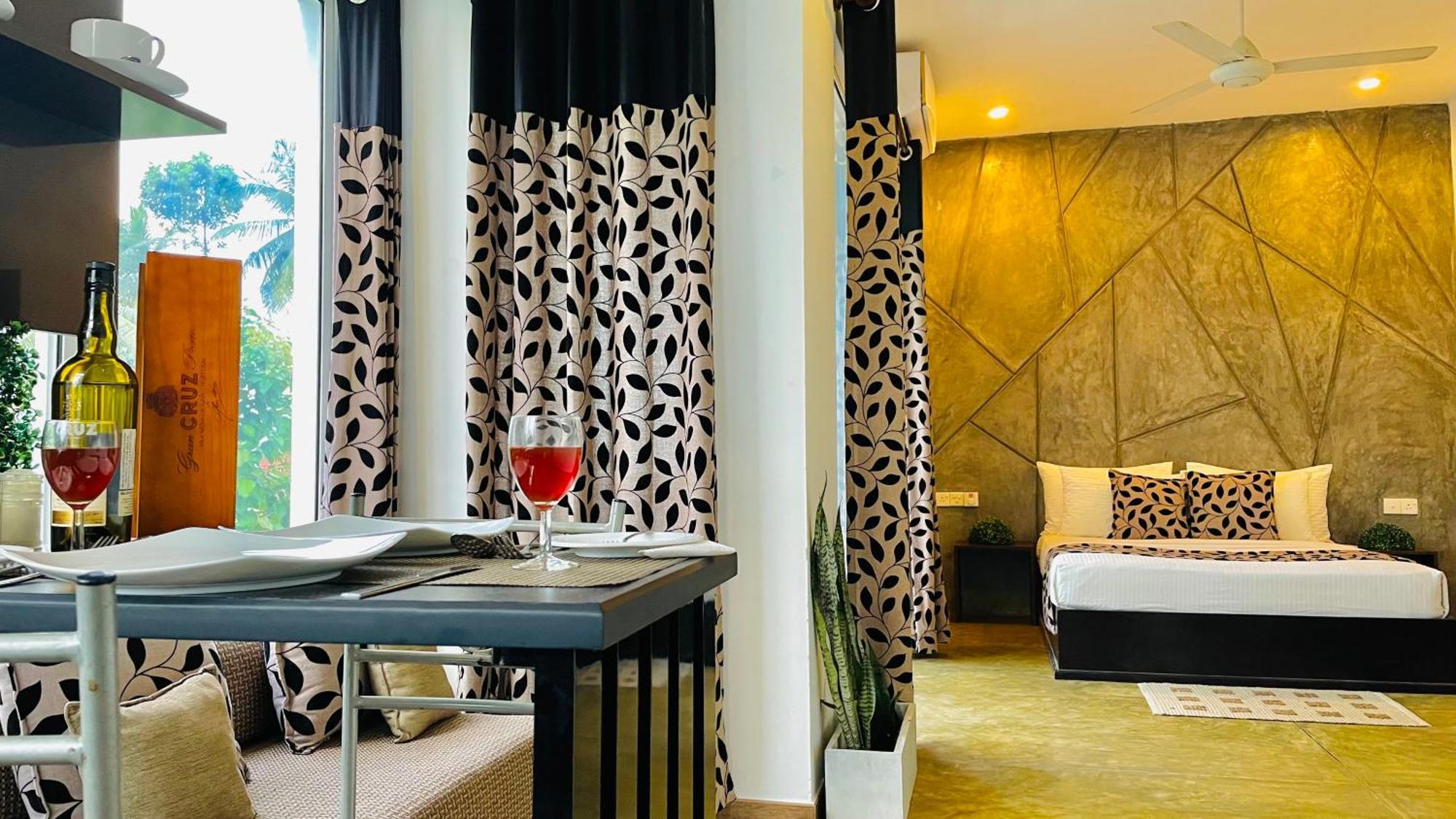 8 Plus Motels Негомбо Экстерьер фото