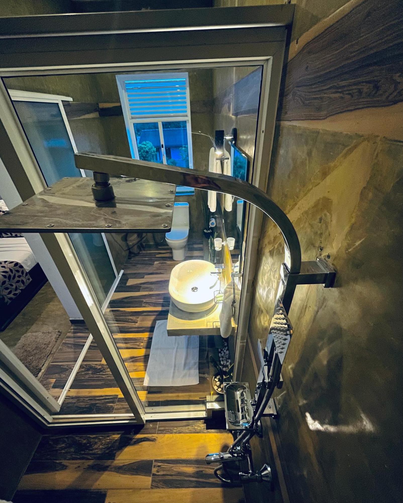 8 Plus Motels Негомбо Экстерьер фото