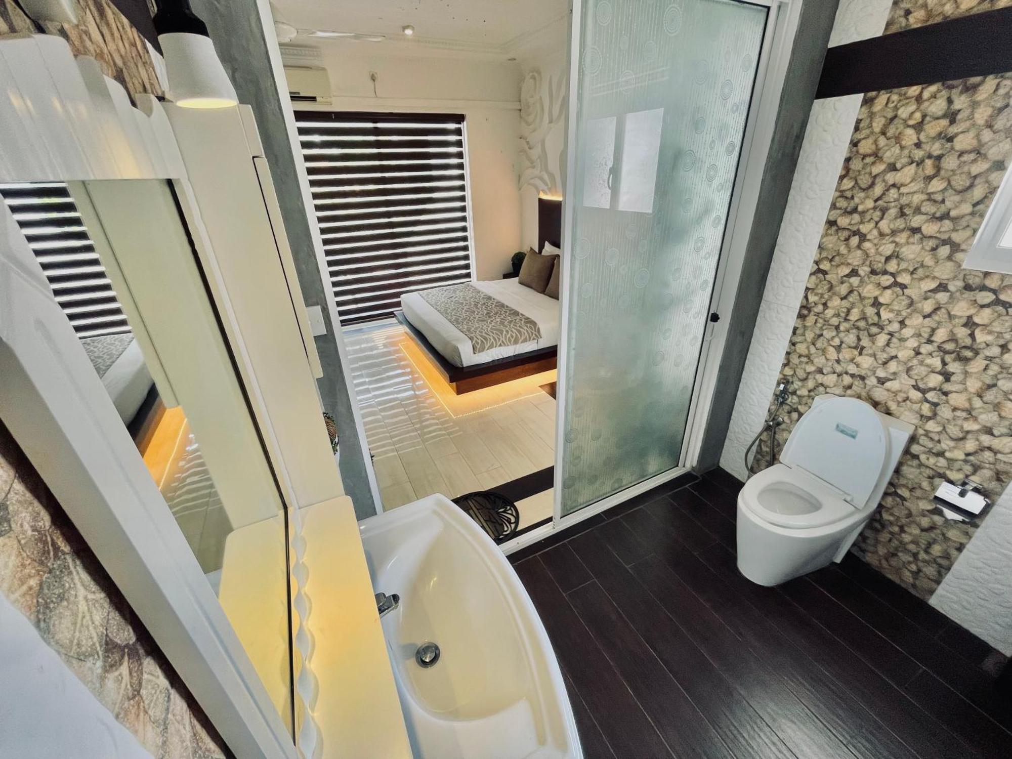 8 Plus Motels Негомбо Экстерьер фото